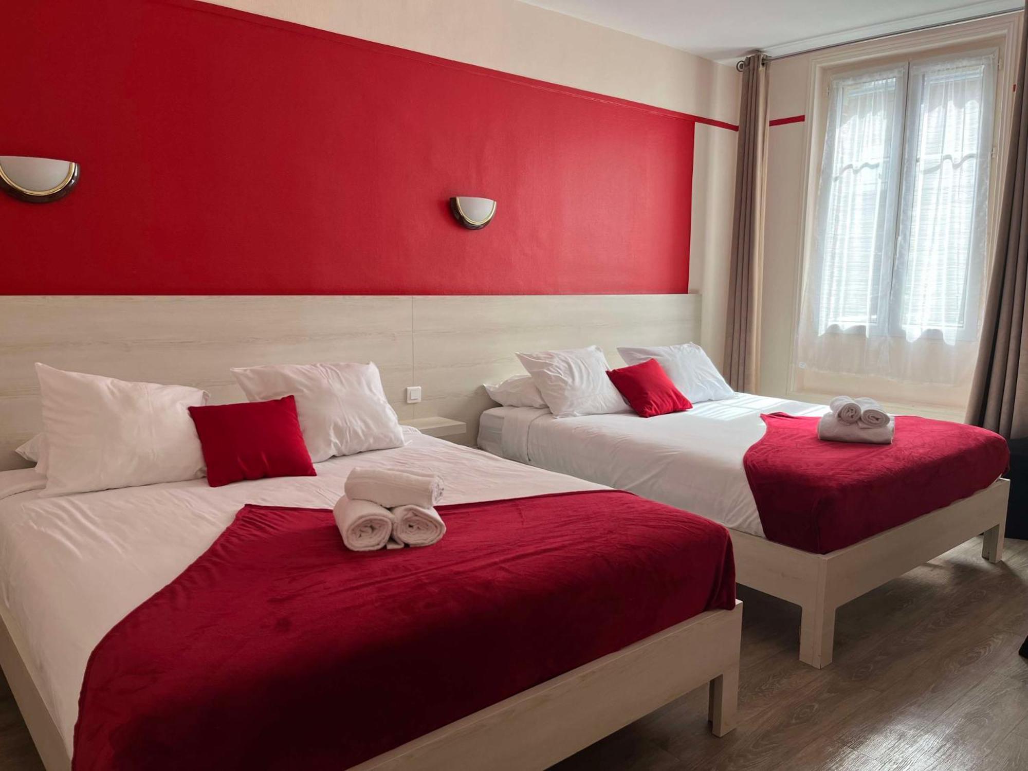 Brit Hotel Du Dauphin LʼAigle Buitenkant foto