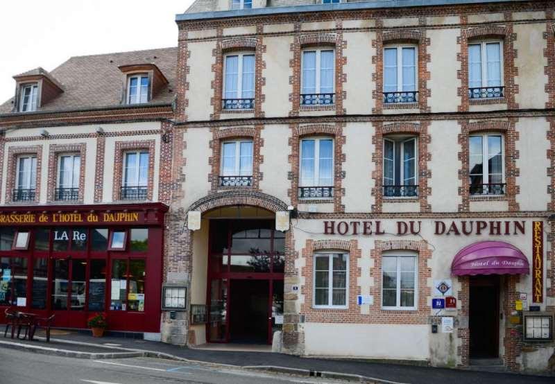 Brit Hotel Du Dauphin LʼAigle Buitenkant foto